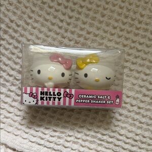 Hello Kitty Pink and Yellow Bow Shaker Set